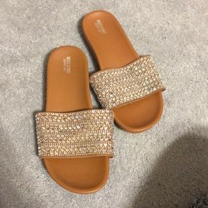 Mossimo Slides 6.5